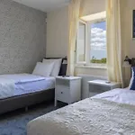 Villa Lux. Ema *