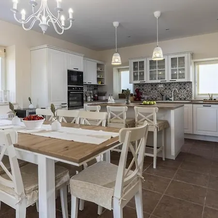 Lux. Ema Villa *