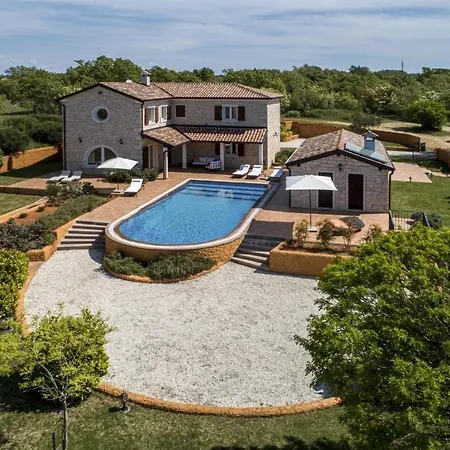 Villa Lux. Ema Cabrunici