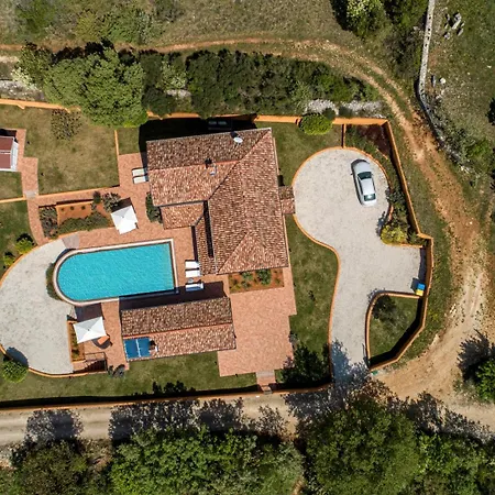Lux. Ema Villa