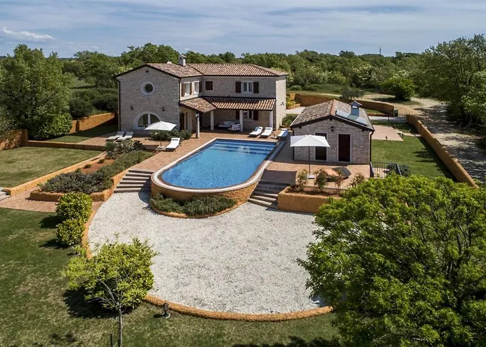 Villa Lux. Ema Cabrunici